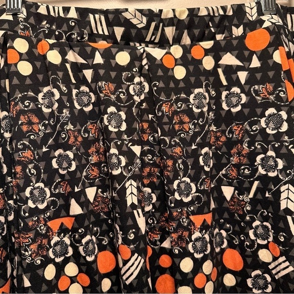 LuLaRoe Madison Pleated Skirt Hidden Pockets Soft Stretch 3XL 24-26 Black Floral - Picture 8 of 16
